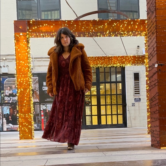 Meet your Posher, Monica - Picture 2 of 3